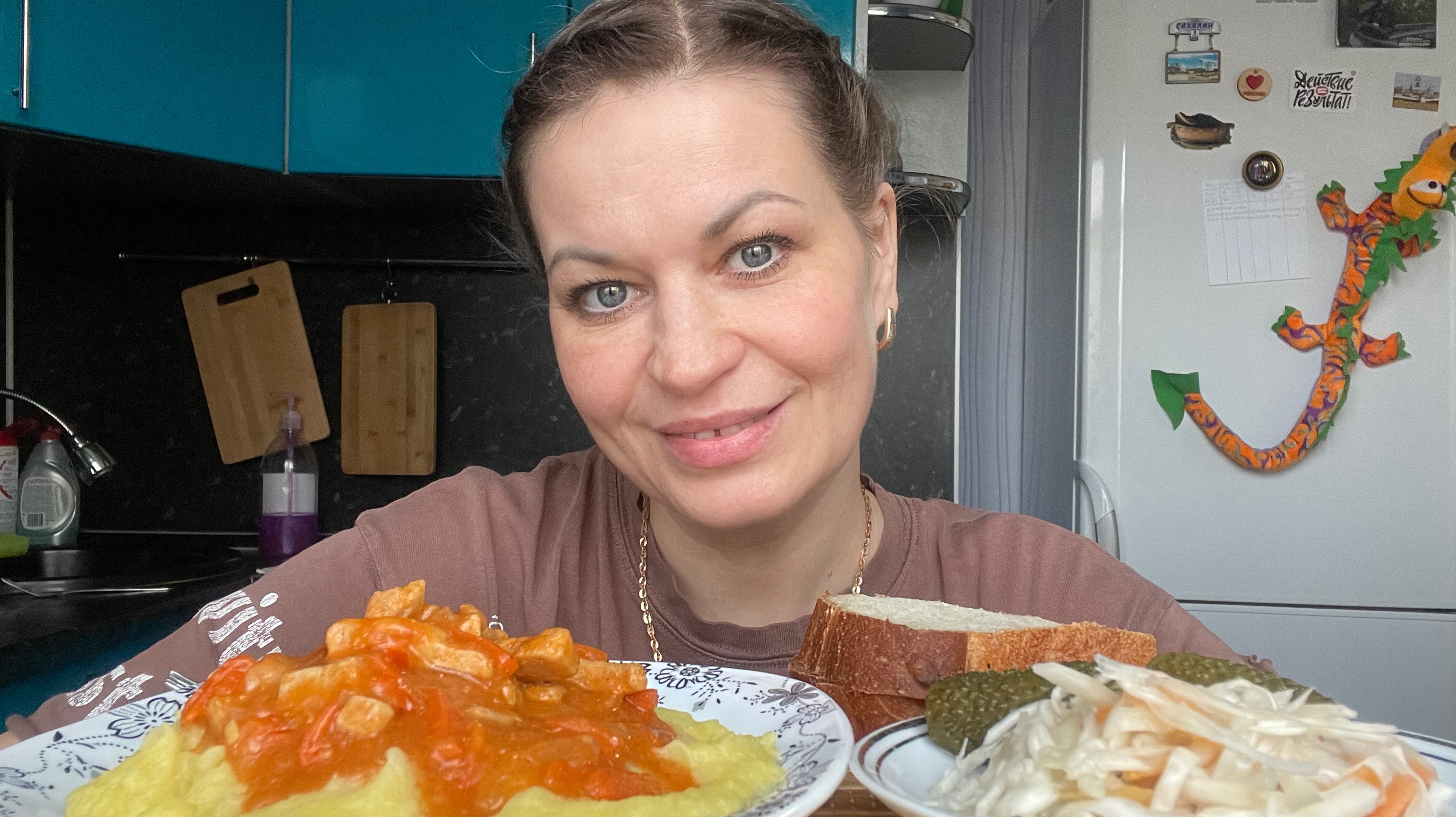 МУКБАНГ ПЮРЕ ГУЛЯШ СОЛЕНЬЯ/MUKBANG ЕДА ОБЖОР