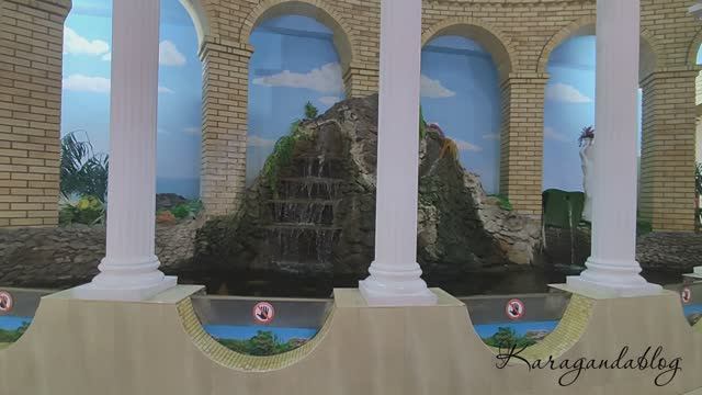 Фонтан с рыбами в ТЦ Таир. Караганда.
