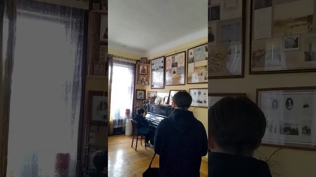 Наши гости удивляют и радуют нас своими талантами.