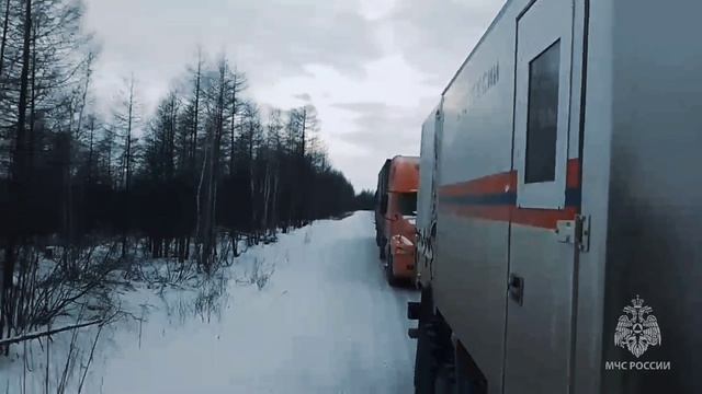 Сотрудники МЧС России оказали помощь на дороге