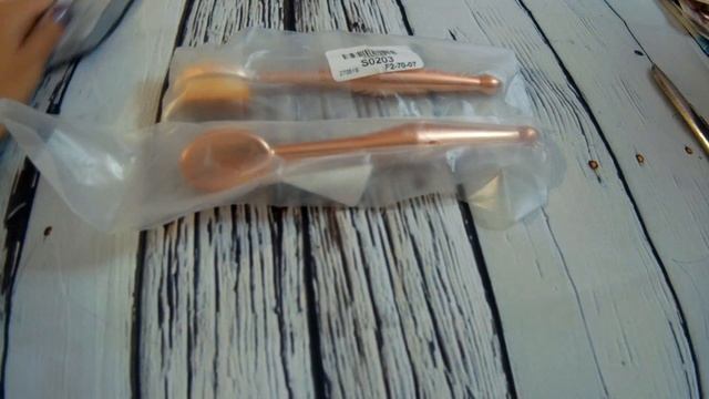 Кисти  для макияжа с сайта  AliExpress