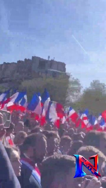 15 тысяч человек вышли на митинг в поддержку Марин Ле Пен в Париже