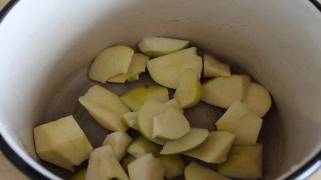 Ягодный компот с яблоками