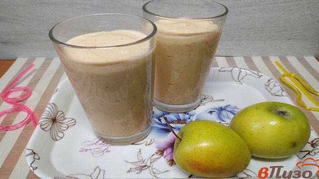 Смузи с хурмой и зелёным яблоком