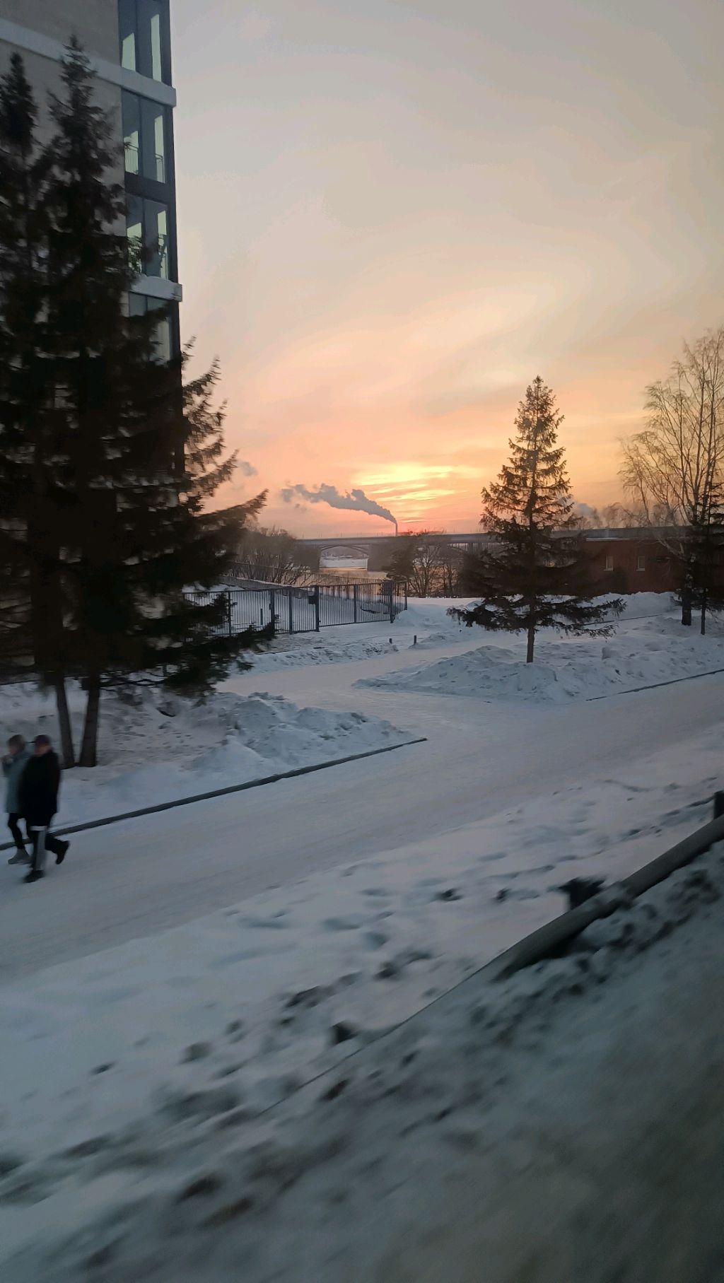 н
