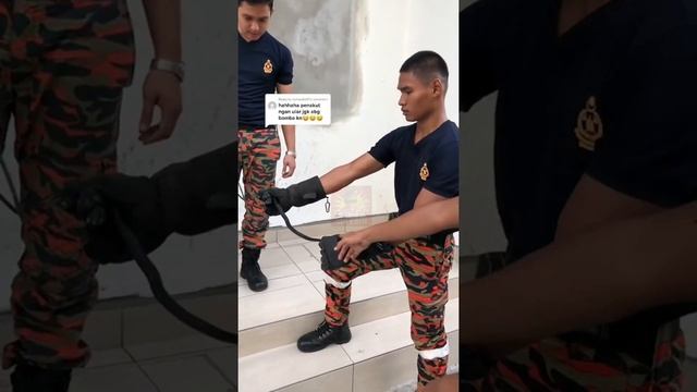 VIRAL - BOMBA LARI KETAKUTAN SESI LATIHAN ULAR @beritacikkiah6752  #viral #trending #viralvideo #vi