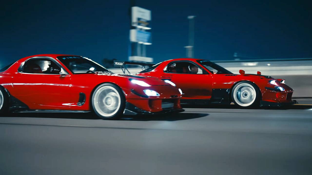Яркая парочка Mazda RX-7 FD