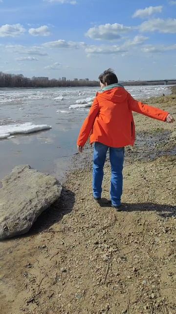 Провожаем зиму разбивая льдинки🤪