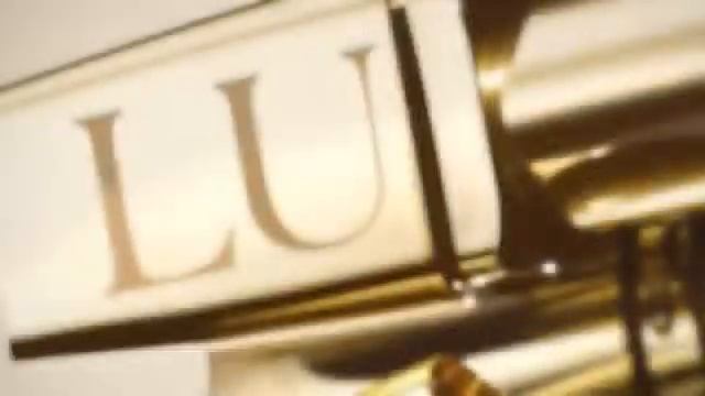 AVON LUXE