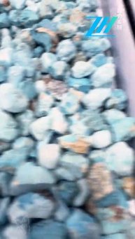 250407-1 The natural turquoise raw material has a pure color and full block shape.