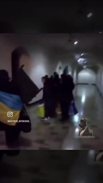 Немец разоблачил Украинских протестующих в Германии, сняв куда они проследовали после митинга