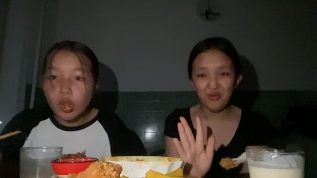 ||наш первый мукбанк🌟,рамён,картошка фри,и крылышки из кфс🤎||