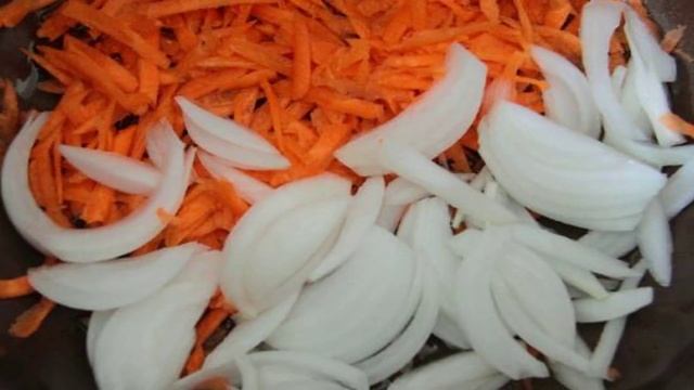 Кальмары с овощами в сметанном соусе в мультиварке