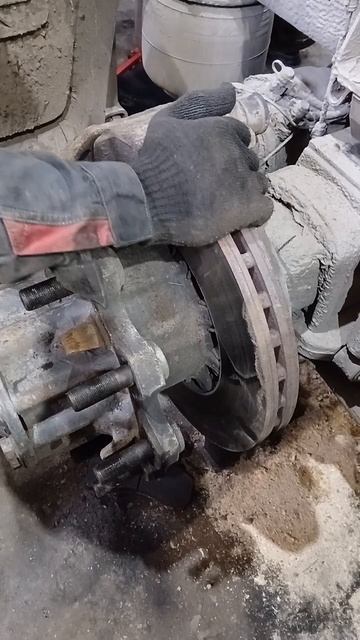 Замена ремкомплекта держателя диска ремонт и обслуживание тормозной системы в автосервисе