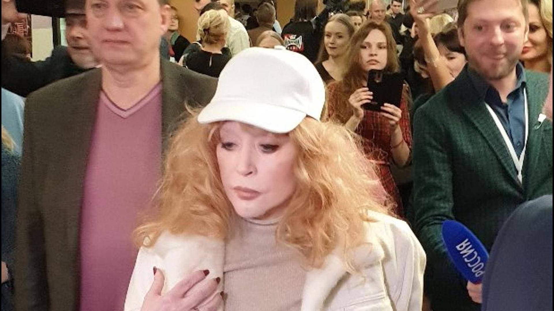 В МИД назвали «страшной» ситуацию с уехавшей Пугачевой