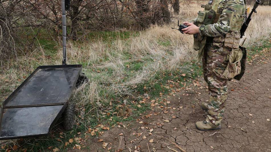 Робот-эвакуатор помогает ВС РФ вывозить бойцов из-под обстрелов