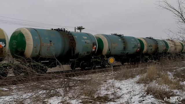 Магистральный 2ТЭ25Км - 0352 с грузовым поездом.
