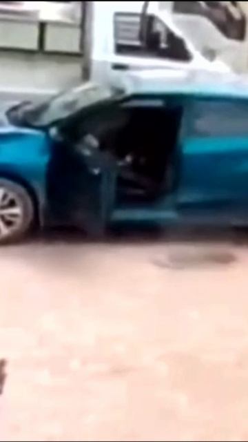 Неудачно вышел из авто