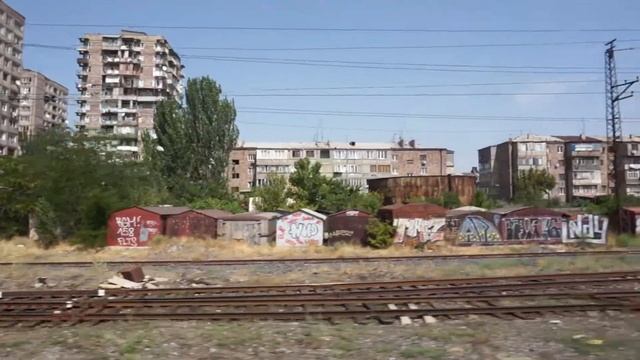 Abfahrt des Zuges aus Jerevan (Armenien)