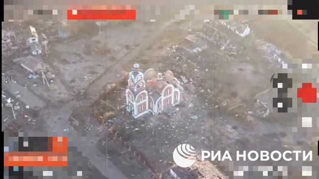 Кадры с установкой российского флага военнослужащими 22-го мотострелкового полка 72-й мотострелк...