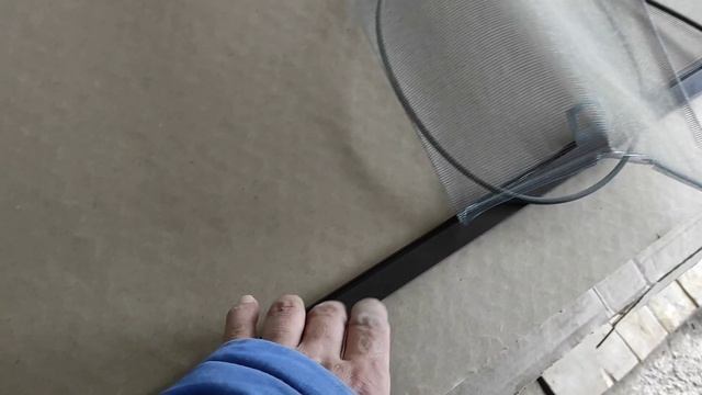 ДЫРЯВАЯ МОСКИТНАЯ СЕТКА НА ПЛАСТИКОВЫЕ ОКНА. Замена МОСКИТНОЙ сетки своими руками.