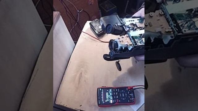 Ремонт видеокамеры HITACHI VM-2780E VHS.
Не держит заряд внутренний аккумулятор Panasonic VL2320