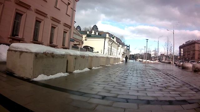 по Новинскому бульвару