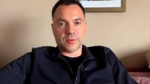 Экс-советник офиса президента Украины иноагент Арестович заявил, что Киеву необходимо срочно начать