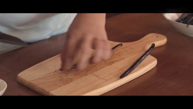 How to clean vanilla beans and remove seeds from the pod (3 ways)
