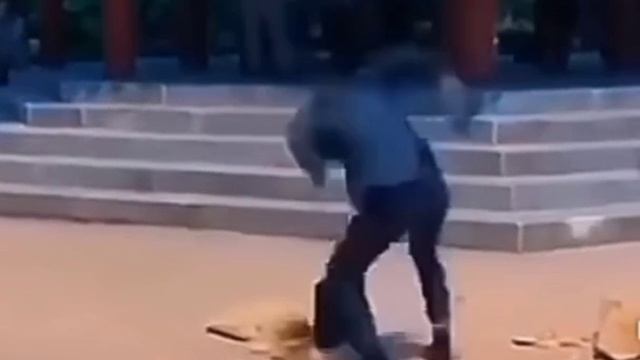 это же секретный убийца булочек помогите!
