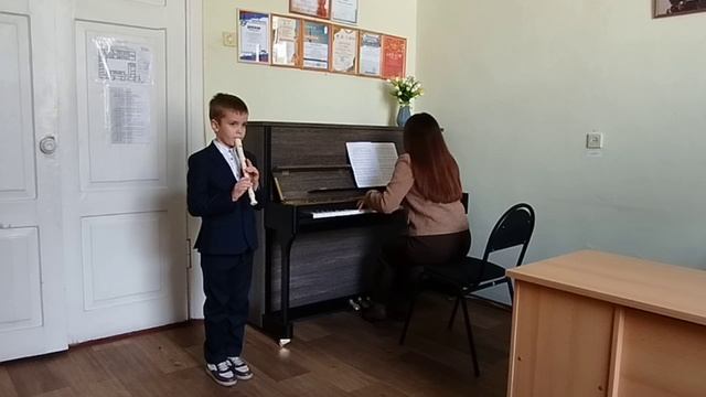 Титов Андрей
 П.И. Чайковский "Старинная французская песенка";
 Ж.Б. Лойс Соната F-dur III-часть