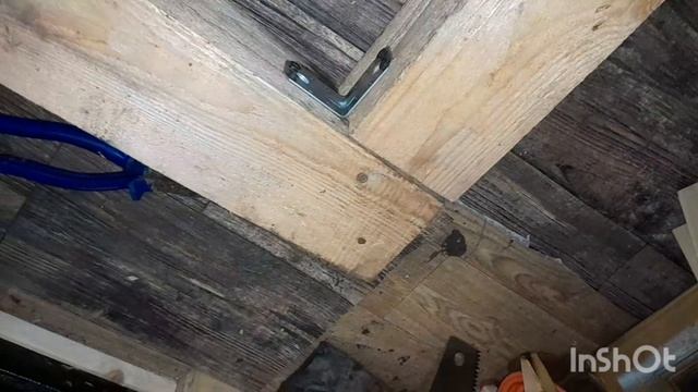 Как сделать уличный туалет без чертежа, на глаз своими руками. ч.1😃😉