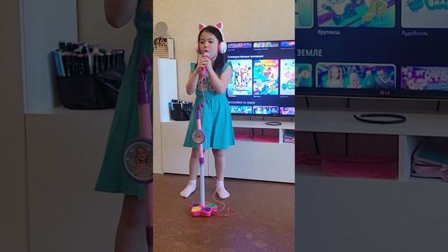 Песня "Светлячок", исполняет Малика Альмагамбетова, 6 лет.