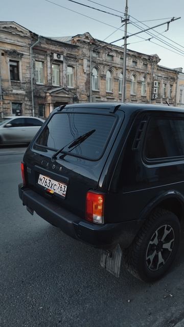Вписывается в красоты старого города? #нива #ниваурбан #niva #nivaurban #ladaniva