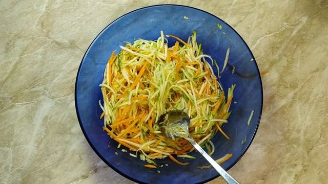 легкий салат из кабачков и моркови