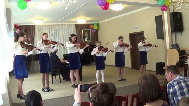 Ансамбль скрипачей