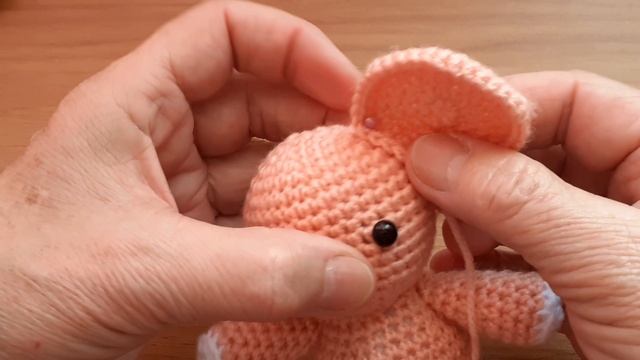 Игрушка слоник крючком ч.3 сборка.