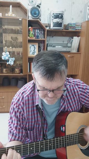 "А мне всего за тридцать"- автор слов и музыки Александр Власов.