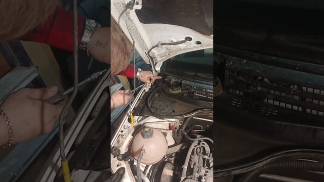 Устранили причину попадания листвы в печку на Ладе весте ng.Установка сетки на канал печки .