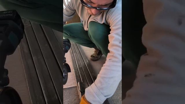 Козырек над балконом