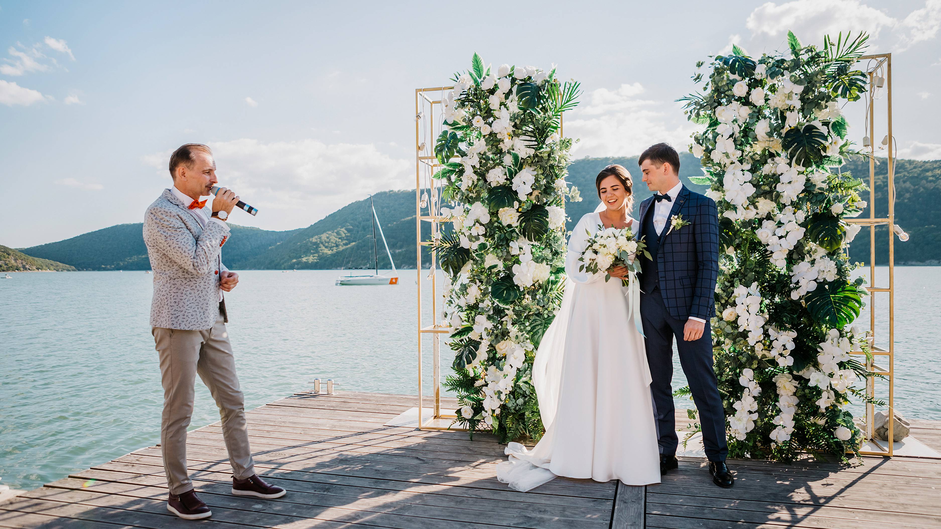 Появление жениха на церемонию регистрации в Абрау