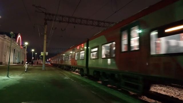 ЭП2К-344+ЭС104-102 «Финист» с скорым поездом №850Е отправляется от ст. Каменск-Уральский