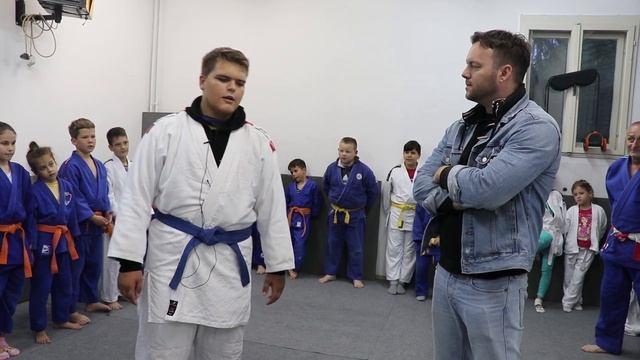 СПОРТСКО ПОПОДНЕ - Гост: Иван Жигерановић - Прослављени кошаркаш - Емисија 20 - 01.06.2021
