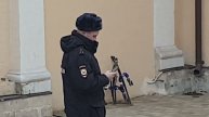 18.01.2020 10:11 суббота. Освящение воды в Крещенский сочельник у храма Петра и Павла отцом Сергием