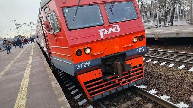 9 апреля 2025Электропоезд ЭТ2М-103 Сообщением Санкт-Петербург-Любань Отправляется с платформыКолпино