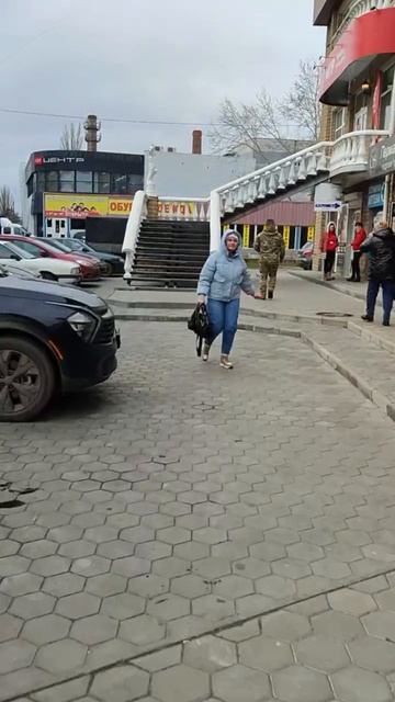 Как найти магазин товаров для маникюра Lakroom на остановке Дом Быта Южный