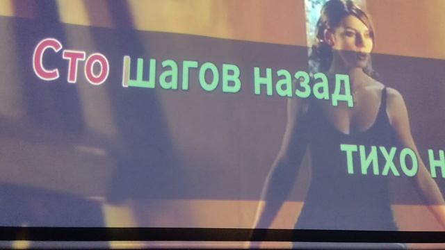 Жена поёт в Хоппере г. Астрахань
