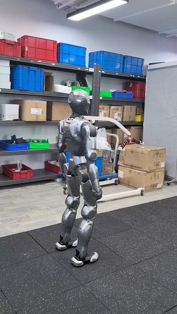 🤖 Движения робота Engine AI PM01