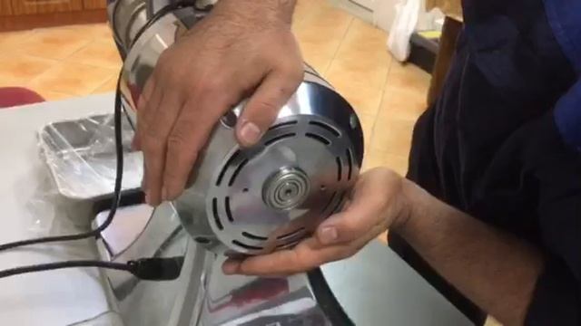 Задевание крыльчатки при смещение вала на мясорубке APACH(транспортное повреждение)