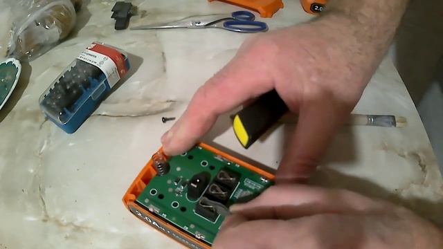 Обслуживание аккумулятора. Пригорели контакты.